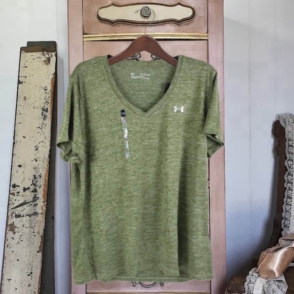 UNDER ARMOUR • Tech Heatgear Short Sleeve Twist Tee - Picture 5 of 5